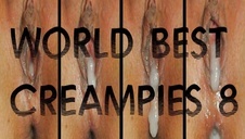 piękne koleżanki w kolorowych bieliznach używają wibratora