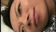 pielęgniarka dosiada faceta w masce