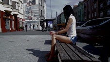 zboczeniec gwałci laskę w tunelu metra