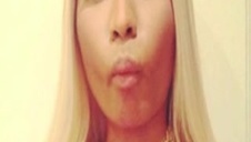 policjant rucha gorącą blondynę