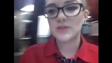 chwyta ją za wielką dupę i fajnie ją grzmoci