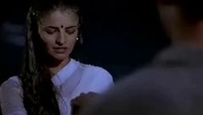 krótko obcięta i wytatuowana