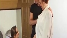 japonka w czerwonej bieliźnie