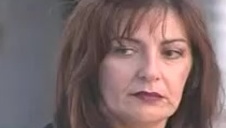 egzotyczna niunia połyka bolca