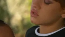 wskoczyła pod stół i zaczęła mu obciągać