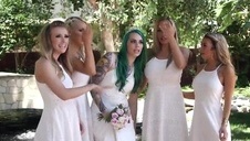 przytula ją i posuwa od tyłu