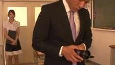 jęczy z rozkoszy gdy penis trafia do jej tyłka