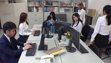 masturbuje się swoją piętą