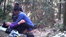 seksowna jade amber z kolczykiem w pępku