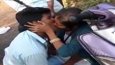 boska pieści jego grubiutką pałkę