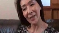 laska ma mały biust i pojemną analną dziurkę