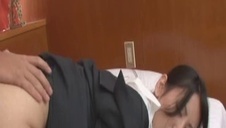 egzotyczna cipcia wije się na grubym członku