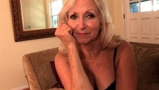 w plenerze wietrzy swoja ciasną pipę