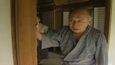 blond milf chwali się swoim nowym dużym biustem