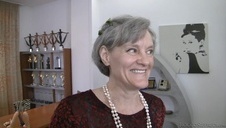 bzyka fajną kocicę od dupci strony