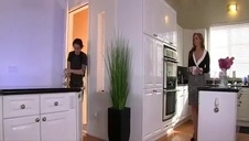 rucha ją i liże jej stópki