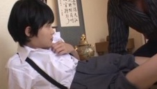 blondi z kuszącą laseczką na wyrku