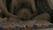 mała brunetka ociera się o porno mamę