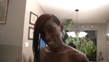 numer z seksowną blondyneczką