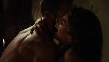 napalona laseczka dostaje w ogoloną cipkę