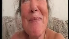 kusząca modelka ze szklaną seks zabawką