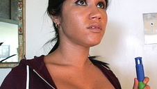 cyce wyskakują ze staniczka