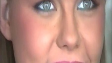 chuda ślicznotka ma niewielkie cycuszki