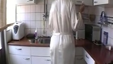 lily ma wielkie silikony i zabawia się z koleżanką