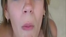 młoda kontra zabaweczka