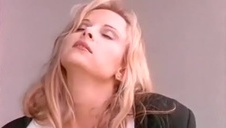 nerwowa nastolatka pieprzy się na kamerce po raz pierwszy