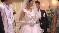 liże jej wielki i naturalny biust