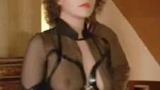 dobra suczka ssie mu kutasa