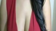 młoda doprowadza się do strzelania