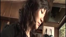 podrywa laseczkę a ona potrząsa swą dupcią