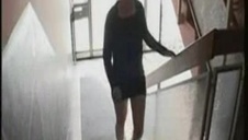 młoda suczka ma głębokie gardło