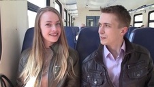 dwie czarnowłose lesbijki fajnie się zabawiają