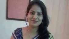 konkretna brunetka ma mega krągłe kształty