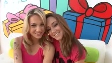 wywaliła na wierz swoje olbrzymie cycochy i zaczęła się branzlować