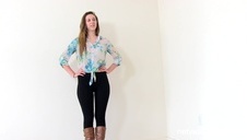 długowlosy rucha wytatuowaną koleżankę