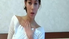 czarna nastolatka w szkole w sexy uniformie z koleżanką