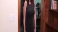 okularnica z mega cycami zdejmuje staniczek