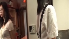 brunet liże jej ciaśniutką muszelkę