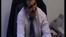 młoda trisha brill i zabawka