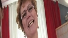 dwie napalone laseczki na łóżku