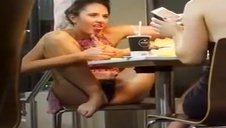 gorąca blondynka oddaje swoją odbytnicę koledze