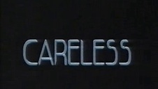 fotograf zapina śliczną blondynkę