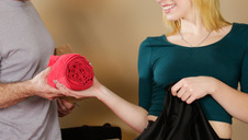 chuda ślicznotka elegancko go ujeżdża