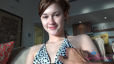 białe i czarne dildo