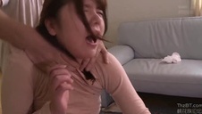 baraszkuje z nieznajomym facetem