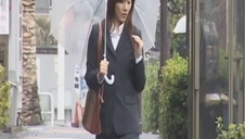 kutas między naturalnymi piersiami azjatki